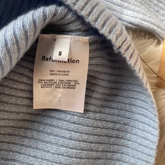 NWT Reformation Cashmere Cropped Double V Cardigan baby blue Size S - Picture 4 of 5